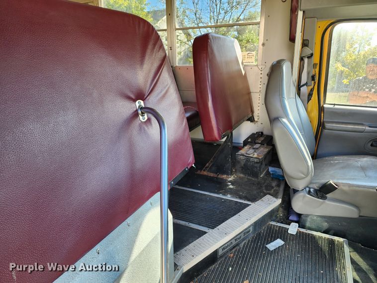 image for item DL6709 2001 Ford E450 Super Duty  school bus