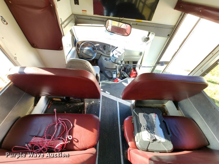 image for item DL6709 2001 Ford E450 Super Duty  school bus