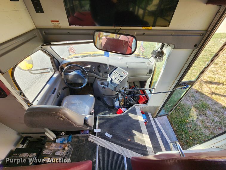image for item DL6709 2001 Ford E450 Super Duty  school bus