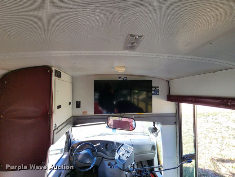 image for item DL6709 2001 Ford E450 Super Duty  school bus