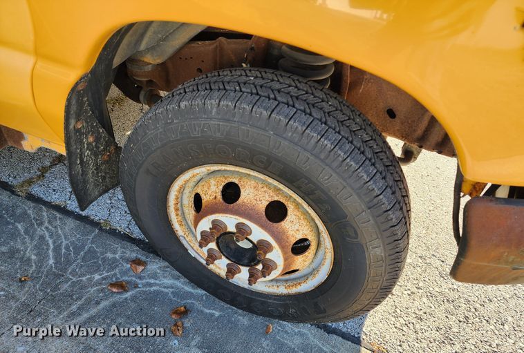 image for item DL6709 2001 Ford E450 Super Duty  school bus