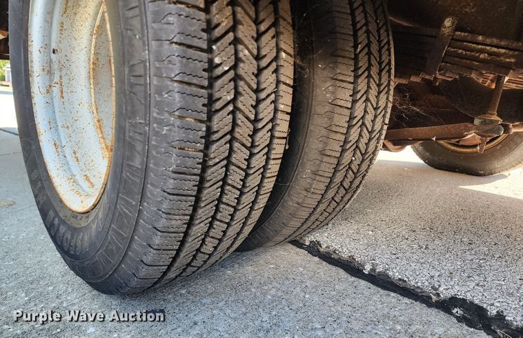 image for item DL6709 2001 Ford E450 Super Duty  school bus