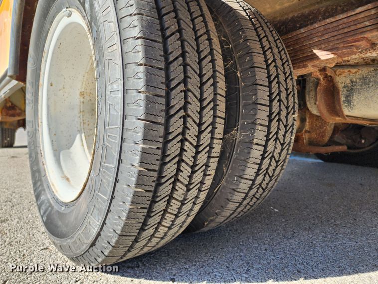 image for item DL6709 2001 Ford E450 Super Duty  school bus