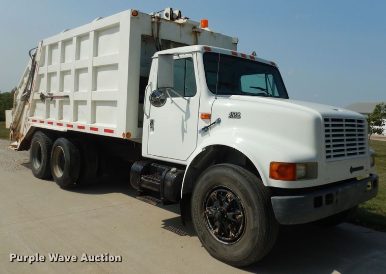 image for item DM3126 1999 International 4700  refuse truck