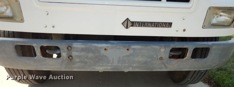 image for item DM3126 1999 International 4700  refuse truck