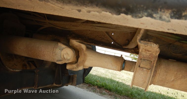 image for item DM3126 1999 International 4700  refuse truck