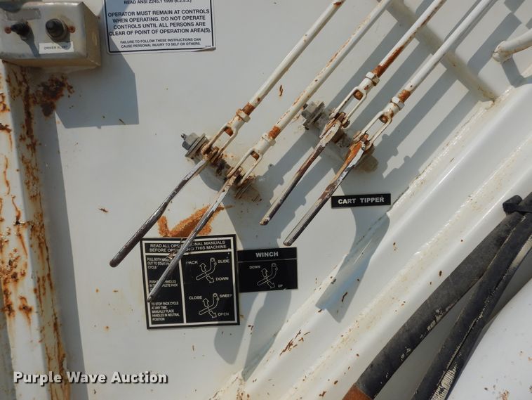 image for item DM3126 1999 International 4700  refuse truck