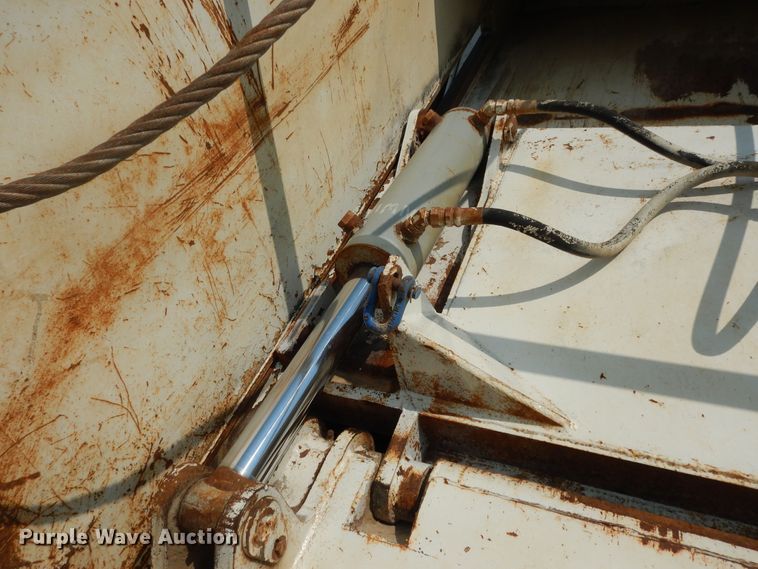 image for item DM3126 1999 International 4700  refuse truck