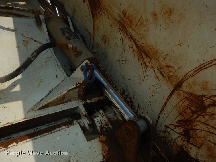 image for item DM3126 1999 International 4700  refuse truck