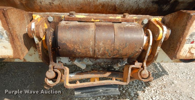 image for item DM3126 1999 International 4700  refuse truck