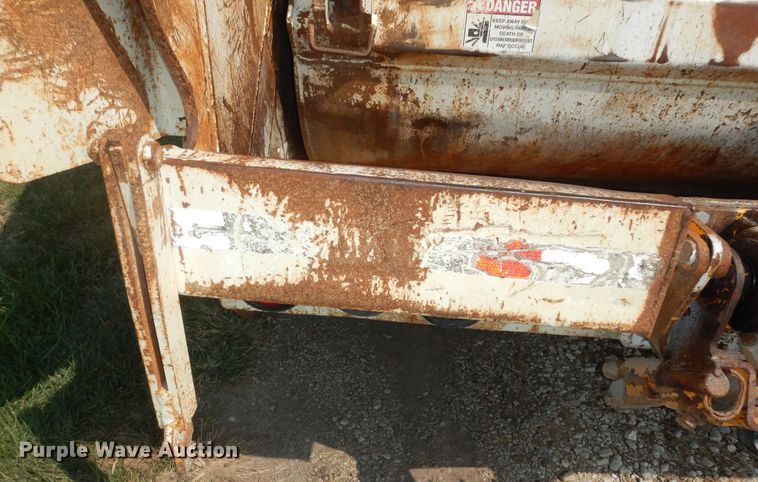 image for item DM3126 1999 International 4700  refuse truck