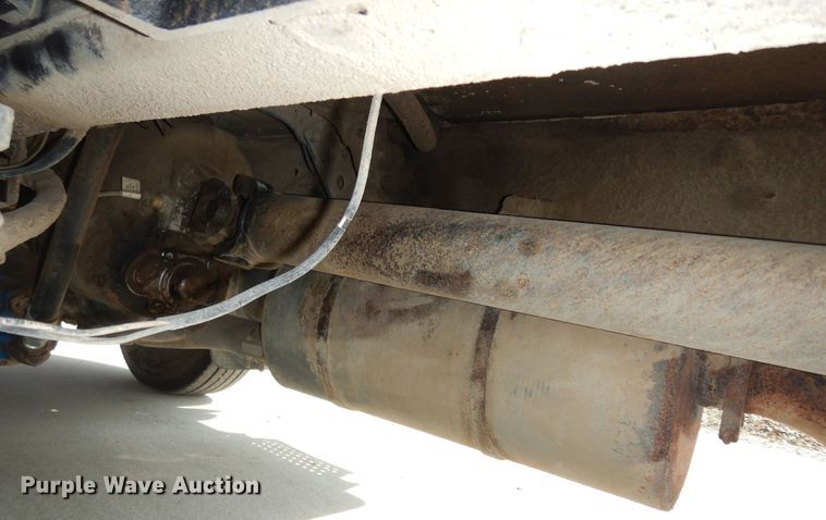 image for item DM3126 1999 International 4700  refuse truck