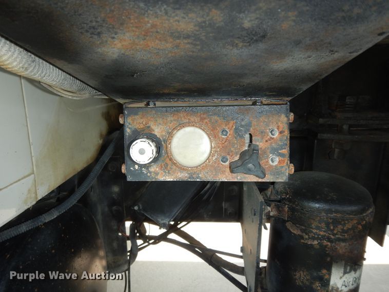 image for item DM3126 1999 International 4700  refuse truck