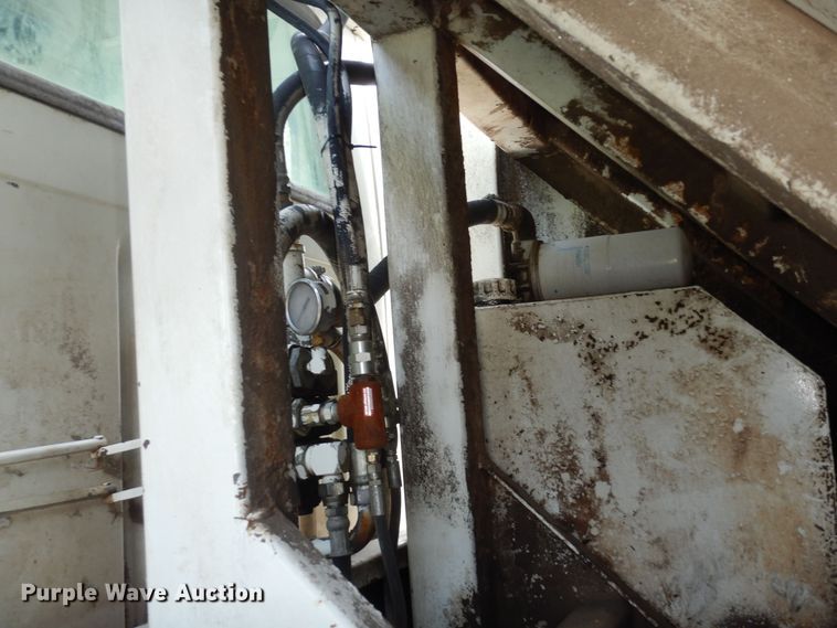 image for item DM3126 1999 International 4700  refuse truck