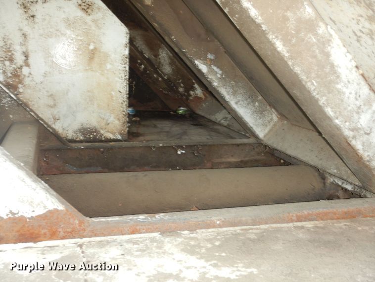 image for item DM3126 1999 International 4700  refuse truck