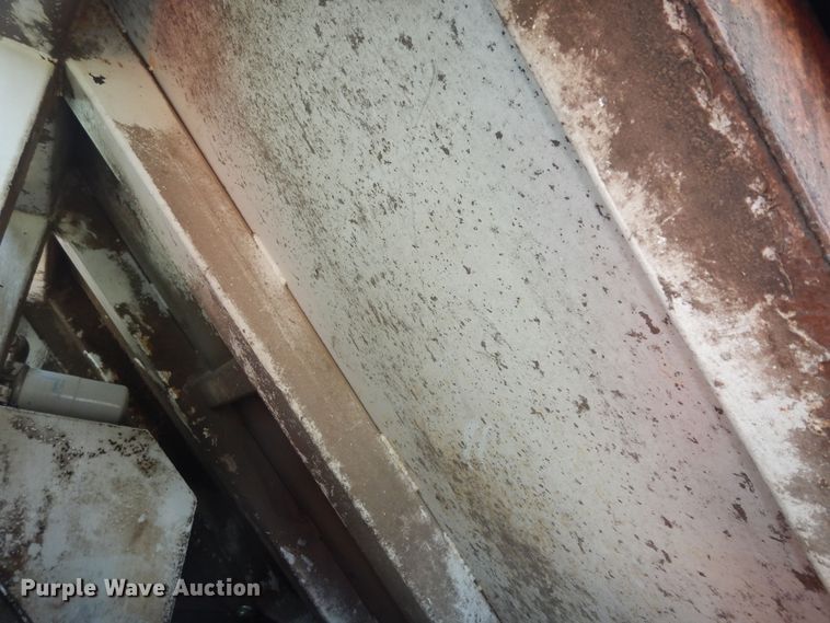 image for item DM3126 1999 International 4700  refuse truck