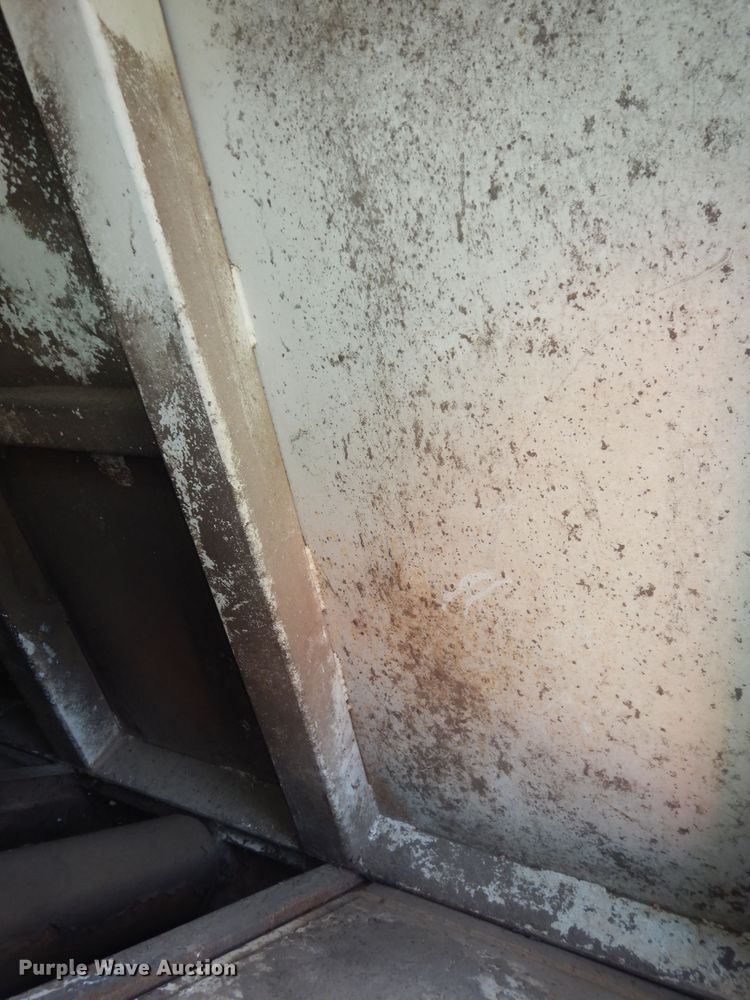 image for item DM3126 1999 International 4700  refuse truck