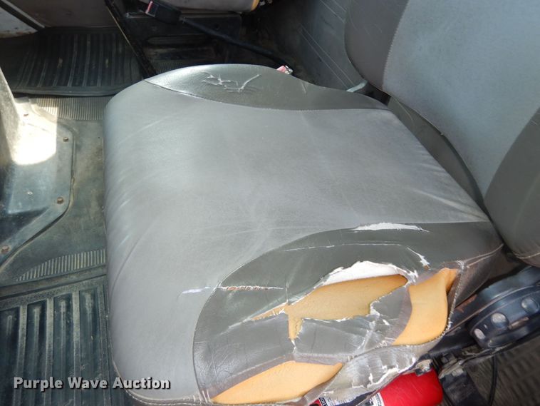 image for item DM3126 1999 International 4700  refuse truck