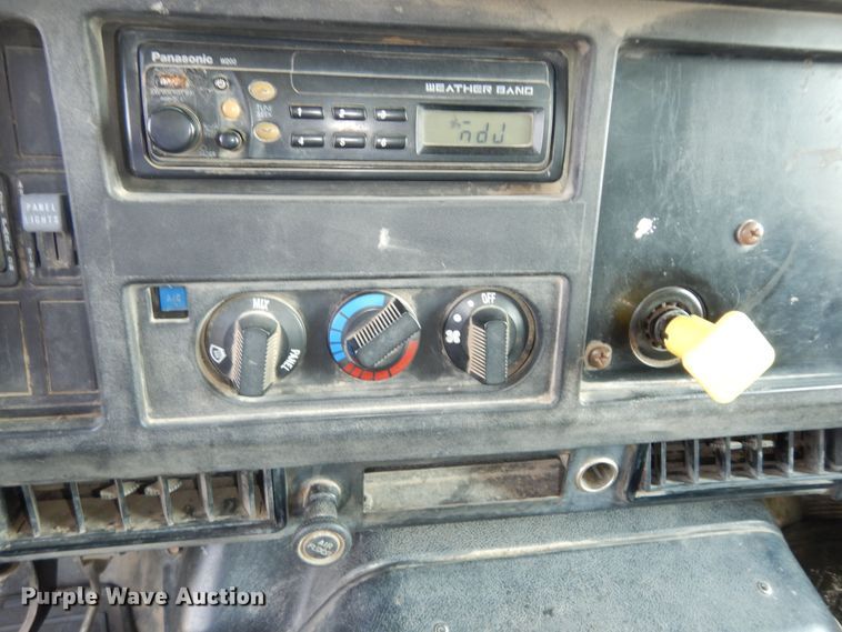 image for item DM3126 1999 International 4700  refuse truck