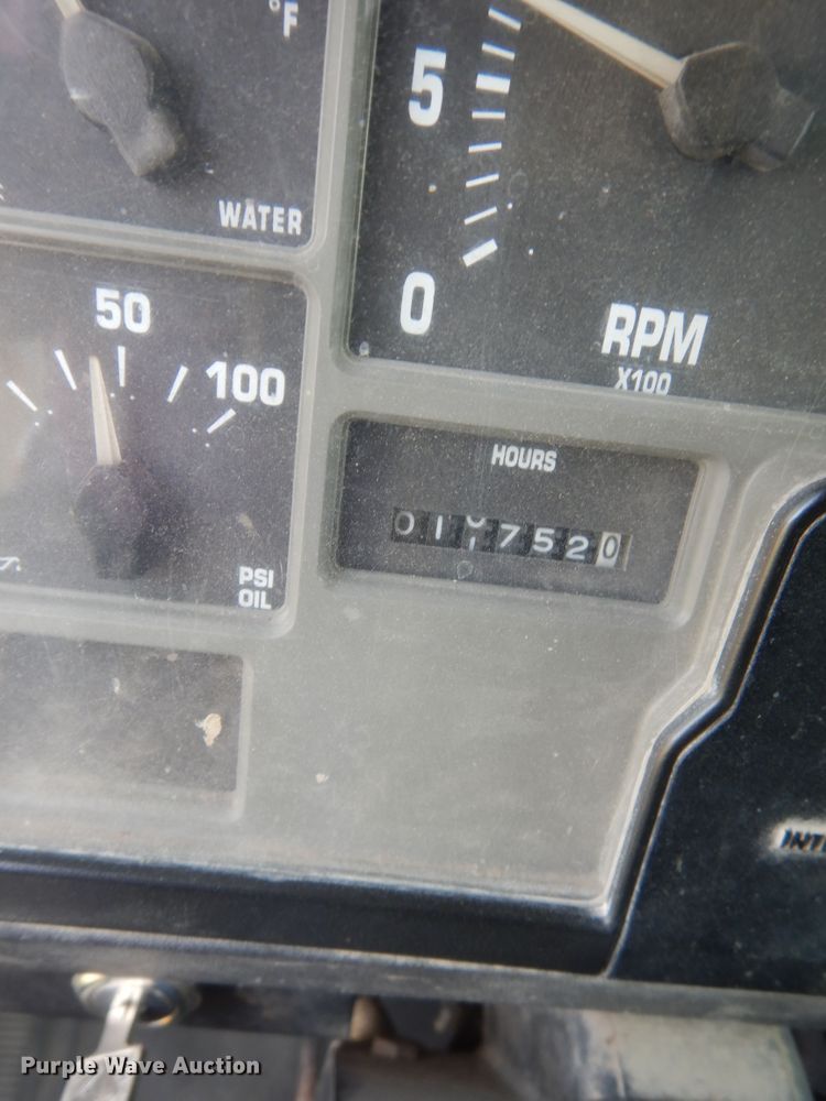 image for item DM3126 1999 International 4700  refuse truck