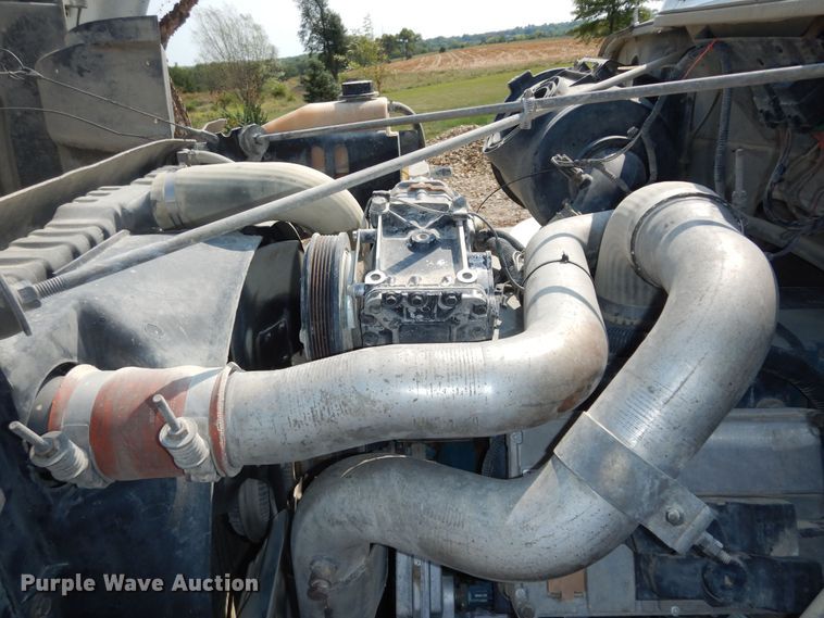 image for item DM3126 1999 International 4700  refuse truck