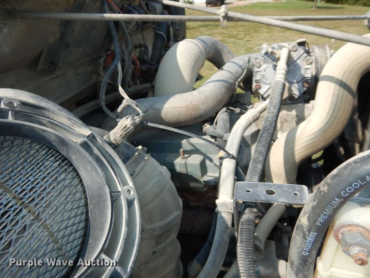 image for item DM3126 1999 International 4700  refuse truck