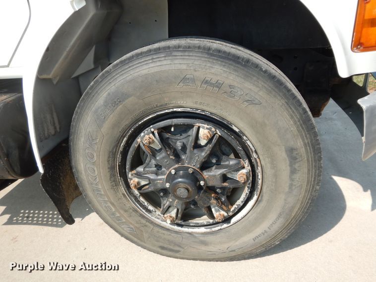 image for item DM3126 1999 International 4700  refuse truck