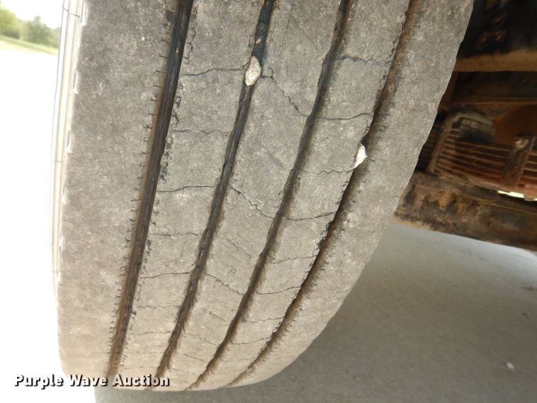 image for item DM3126 1999 International 4700  refuse truck