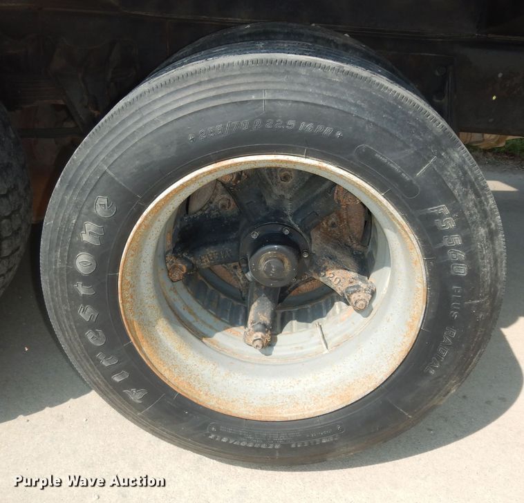 image for item DM3126 1999 International 4700  refuse truck