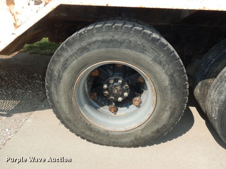 image for item DM3126 1999 International 4700  refuse truck