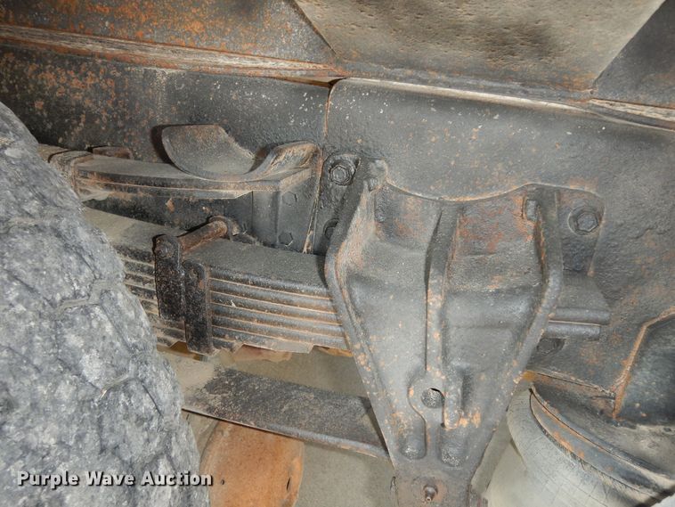 image for item DM3126 1999 International 4700  refuse truck