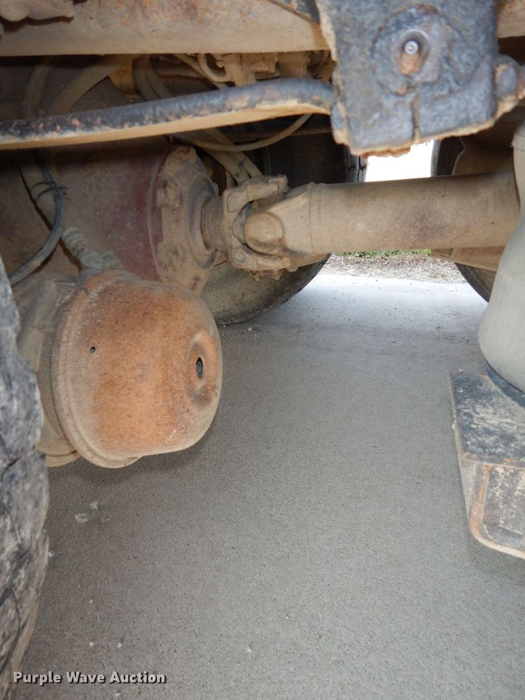 image for item DM3126 1999 International 4700  refuse truck