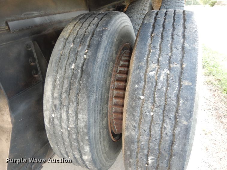 image for item DM3126 1999 International 4700  refuse truck