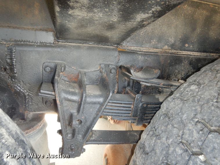 image for item DM3126 1999 International 4700  refuse truck