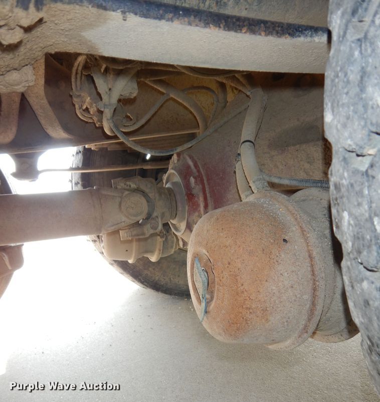 image for item DM3126 1999 International 4700  refuse truck