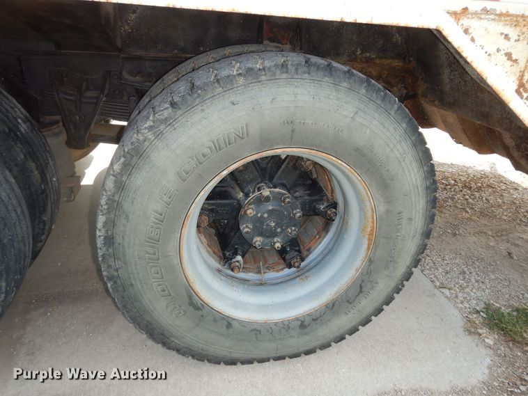 image for item DM3126 1999 International 4700  refuse truck