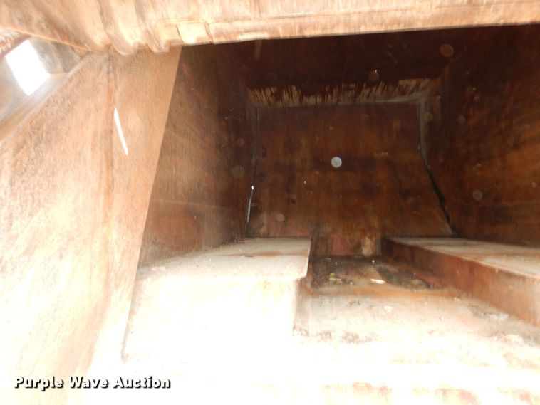 image for item DM3126 1999 International 4700  refuse truck