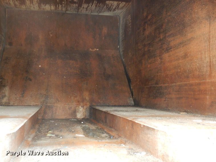 image for item DM3126 1999 International 4700  refuse truck