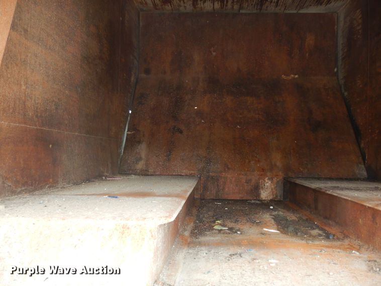 image for item DM3126 1999 International 4700  refuse truck