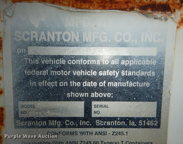 image for item DM3126 1999 International 4700  refuse truck