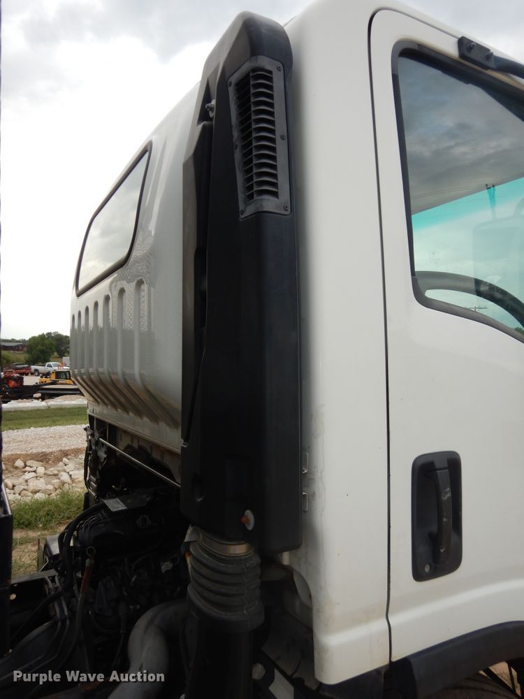 image for item DM3151 2008 GMC W4500  flatbed truck