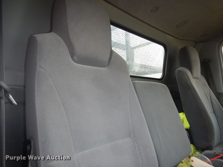 image for item DM3151 2008 GMC W4500  flatbed truck