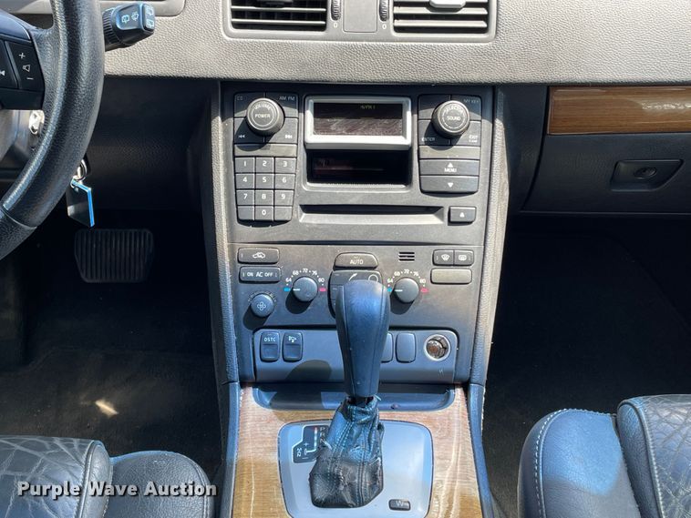 image for item DN5107 2004 Volvo XC90  SUV