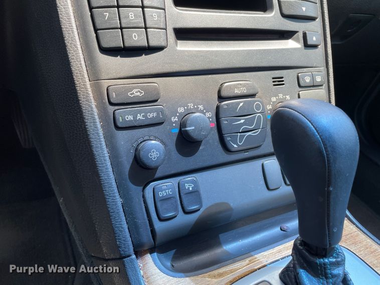 image for item DN5107 2004 Volvo XC90  SUV