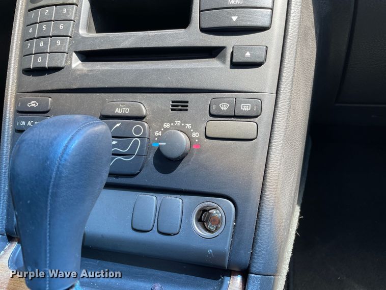 image for item DN5107 2004 Volvo XC90  SUV