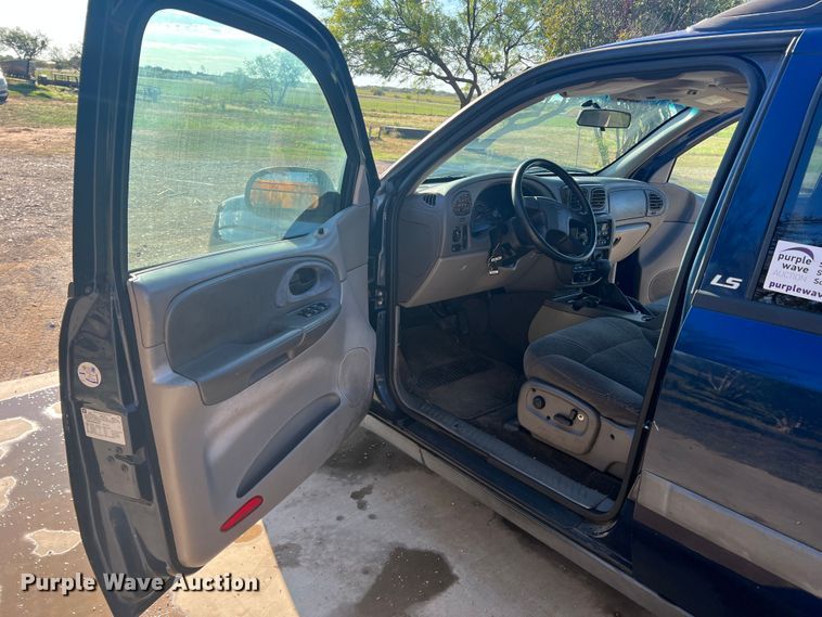 image for item DO8734 2003 Chevrolet TrailBlazer  SUV