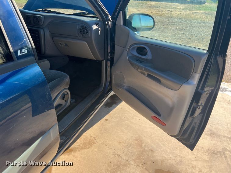 image for item DO8734 2003 Chevrolet TrailBlazer  SUV