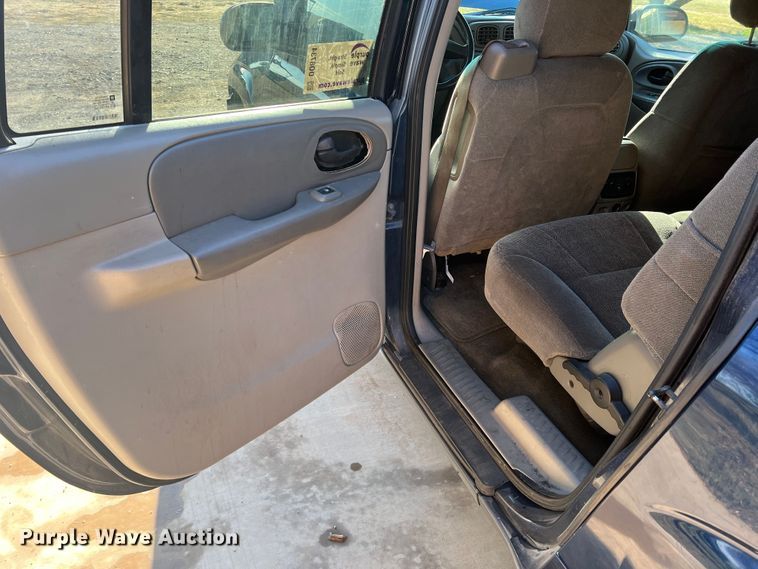 image for item DO8734 2003 Chevrolet TrailBlazer  SUV