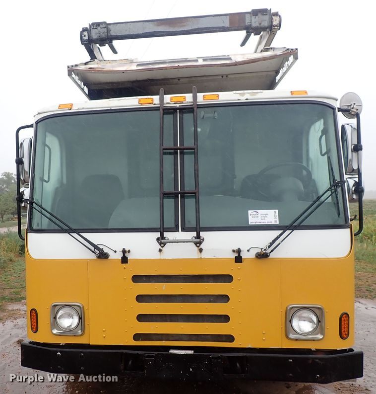 image for item DQ2948 2005 Freightliner Condor  refuse truck