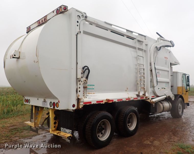 image for item DQ2948 2005 Freightliner Condor  refuse truck